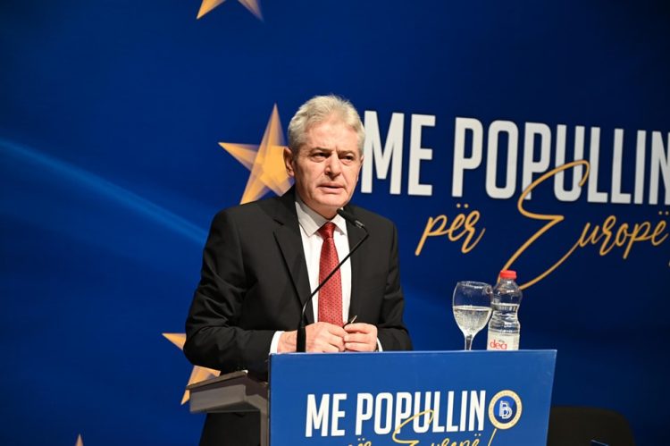 Ahmeti uron 34 vjetorin e pavarësisë së Maqedonisë, ka një mesazh për politikanët maqedonas!