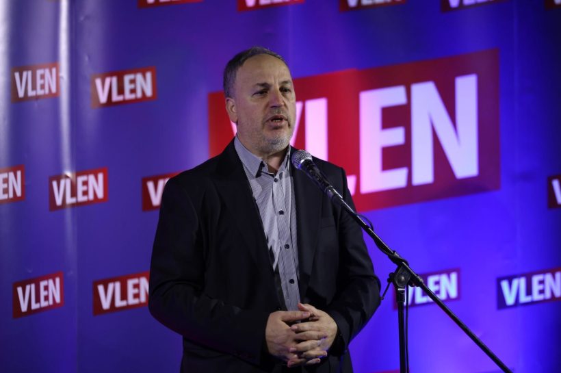 Reagon Vajza e Nuri Mazarit ndaj Adnan Azizit .Për nderin e babit tim dhe padrejtësinë që vazhdon